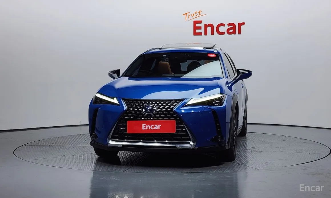 Фото 3 - Lexus UX