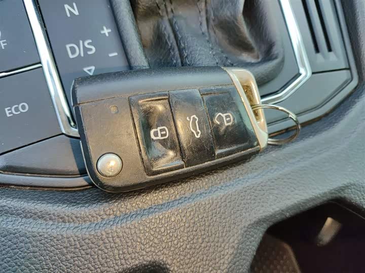 Фото 9 - Volkswagen Lavida