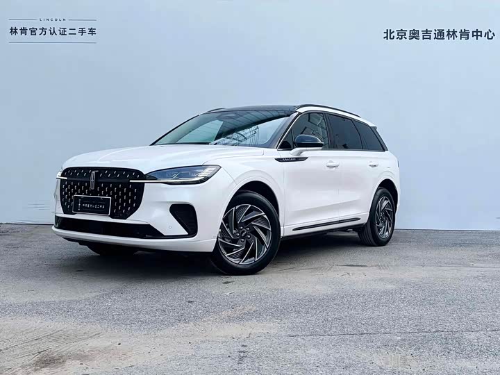 Фото 1 - Lincoln Corsair