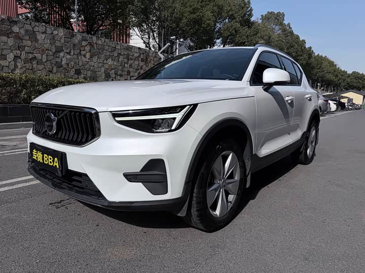 Фото 1 - Volvo XC40