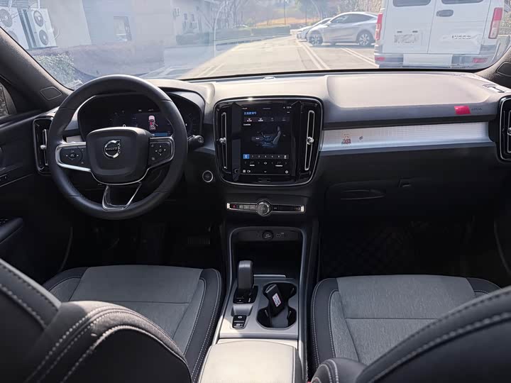 Фото 7 - Volvo XC40