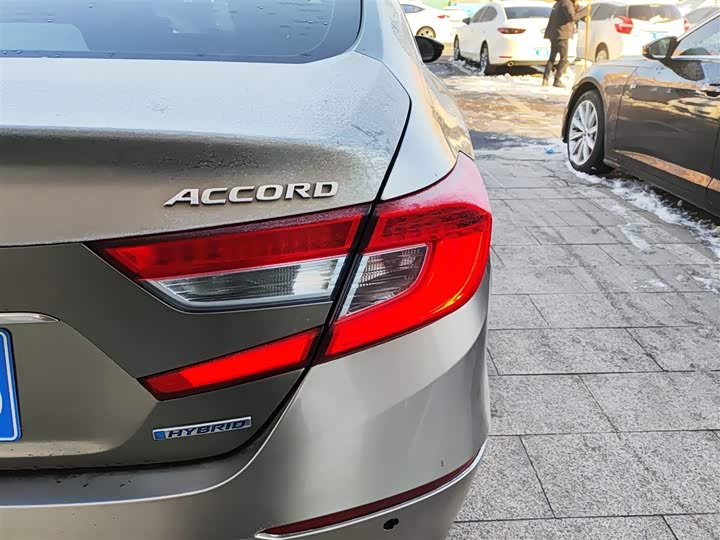 Фото 8 - Honda Accord