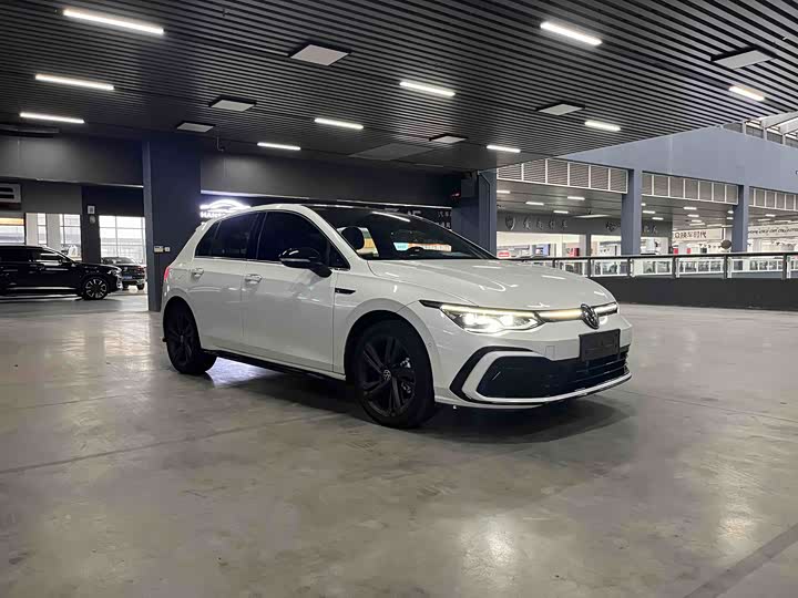 Фото 3 - Volkswagen Golf