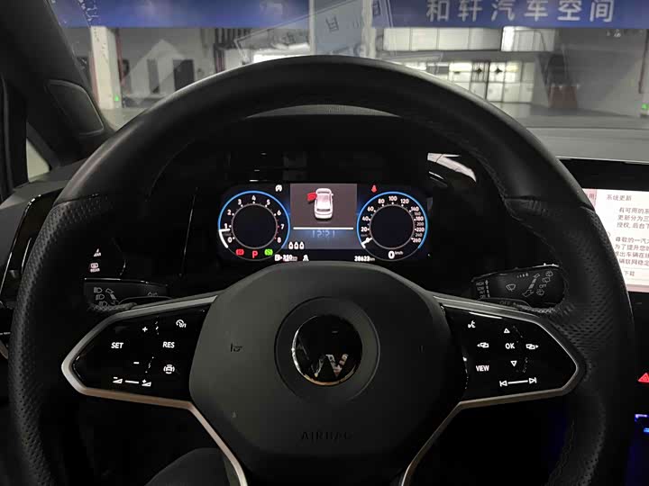 Фото 7 - Volkswagen Golf