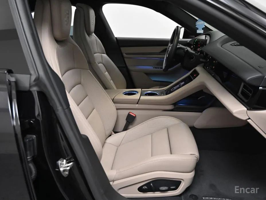 Фото 10 - Porsche Taycan