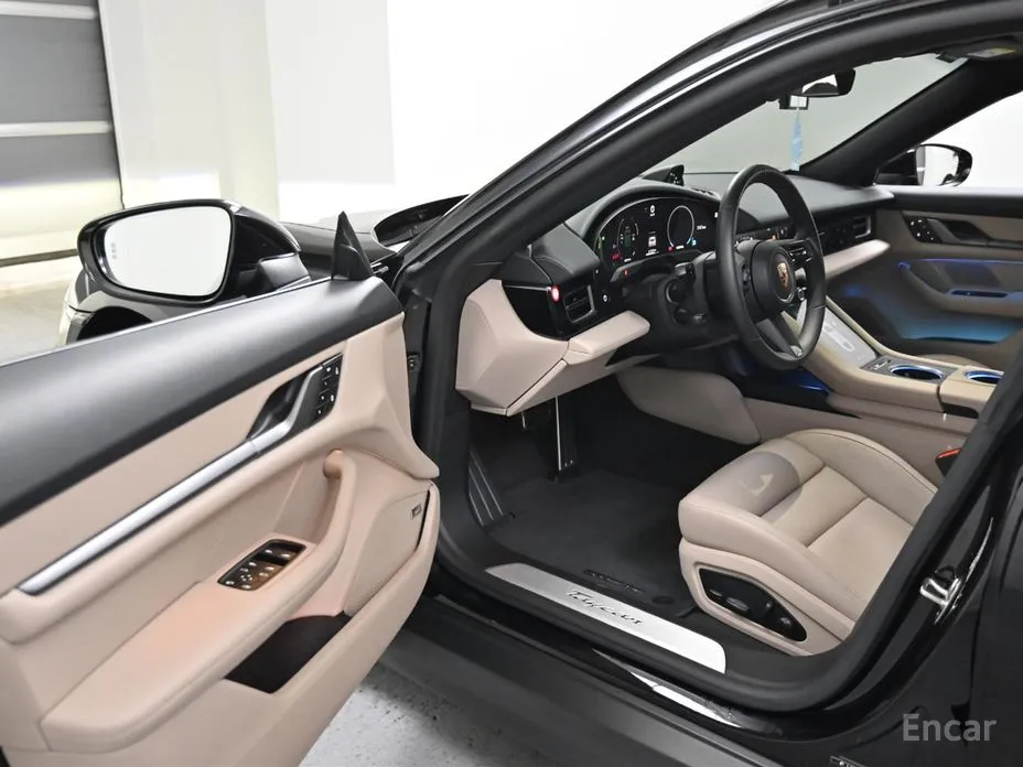 Фото 11 - Porsche Taycan