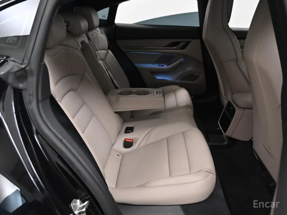 Фото 12 - Porsche Taycan