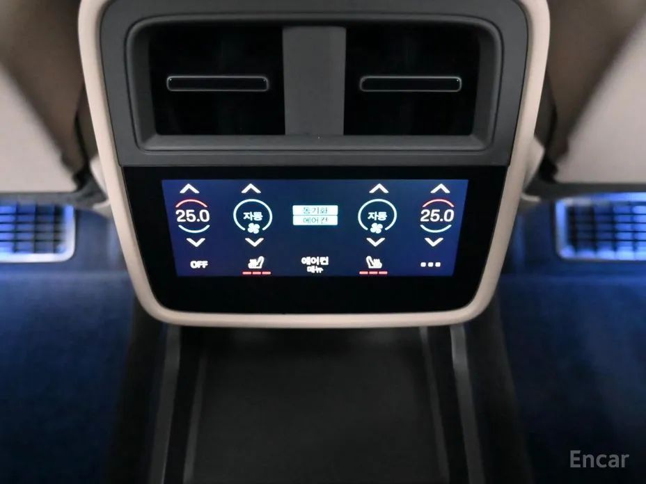 Фото 16 - Porsche Taycan