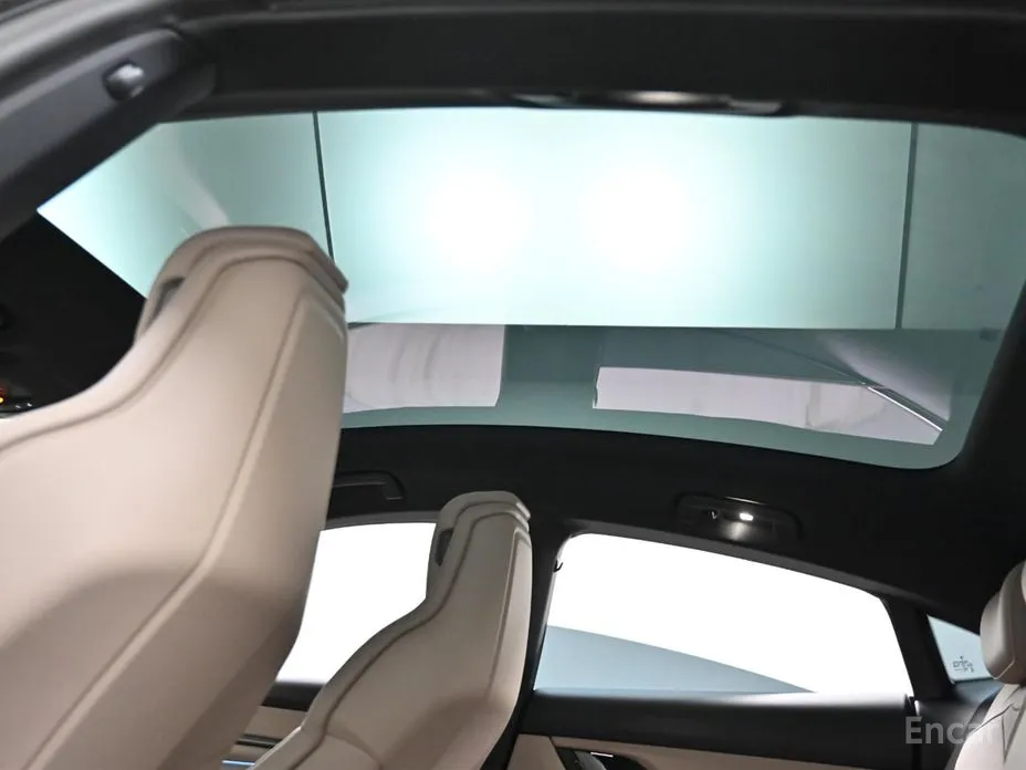 Фото 19 - Porsche Taycan