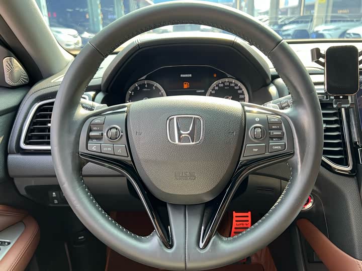 Фото 4 - Honda UR-V