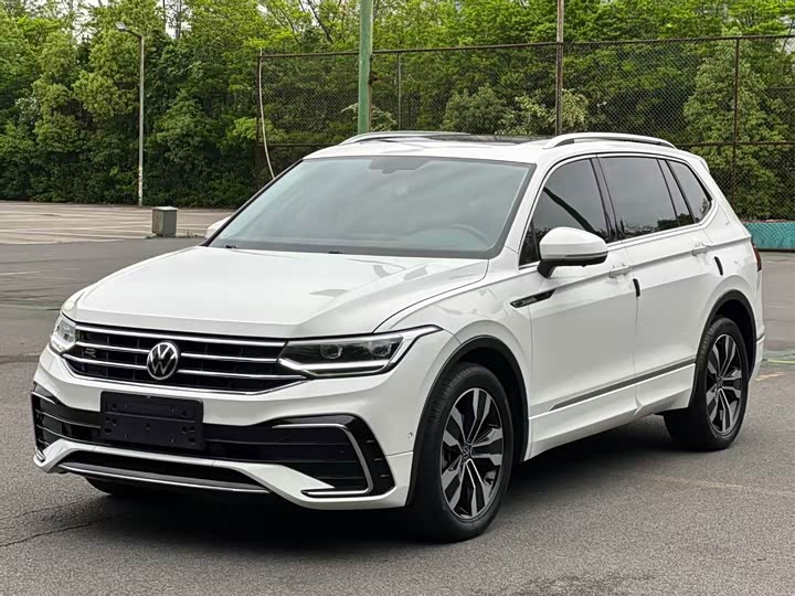 Фото 1 - Volkswagen Tiguan L Pro