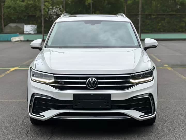 Фото 2 - Volkswagen Tiguan L Pro