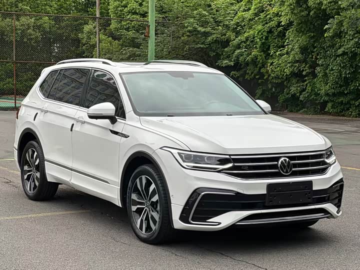 Фото 3 - Volkswagen Tiguan L Pro