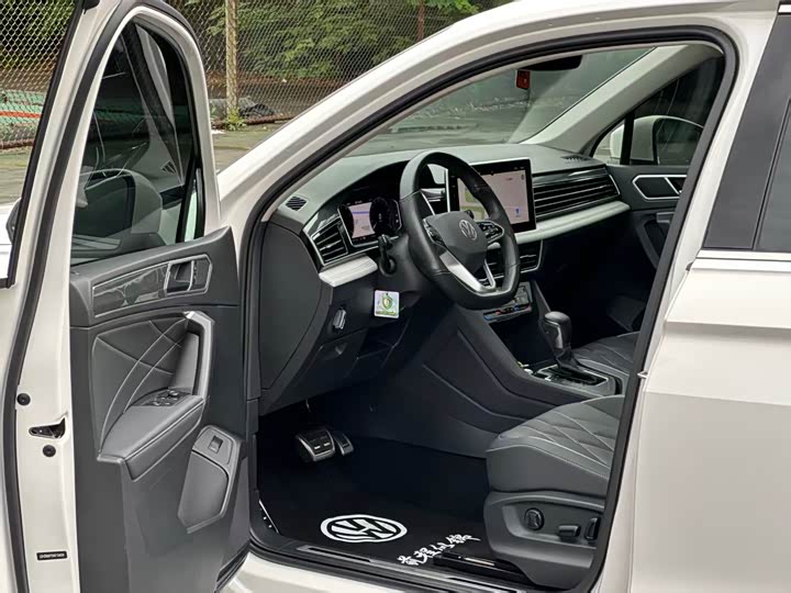 Фото 4 - Volkswagen Tiguan L Pro