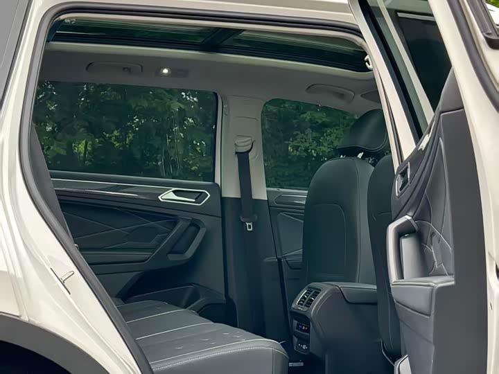 Фото 6 - Volkswagen Tiguan L Pro