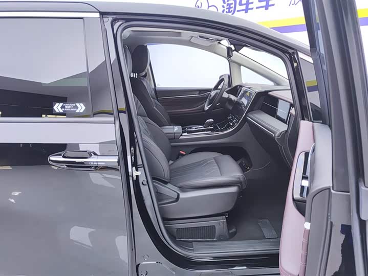 Фото 8 - GAC Trumpchi M8