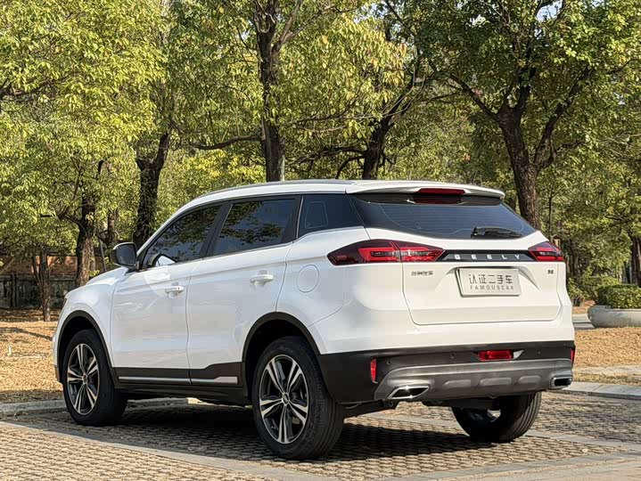 Фото 5 - Geely Atlas