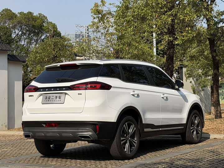 Фото 7 - Geely Atlas