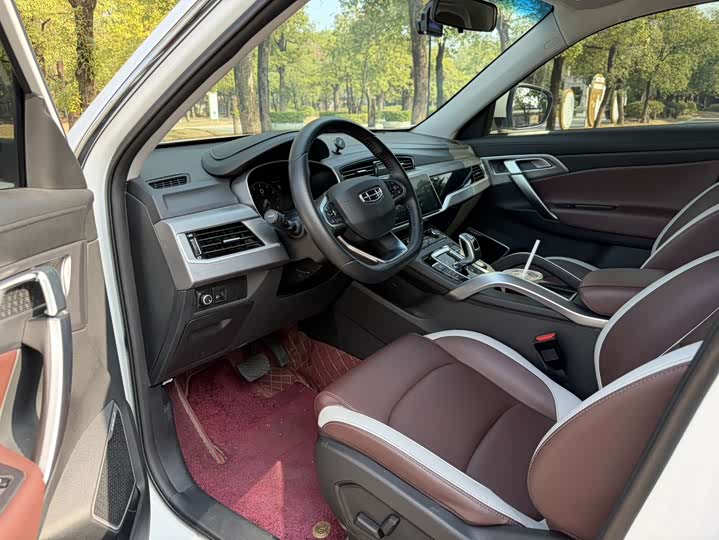 Фото 8 - Geely Atlas