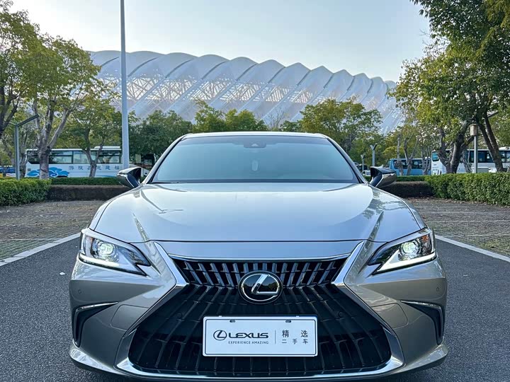 Фото 2 - Lexus ES