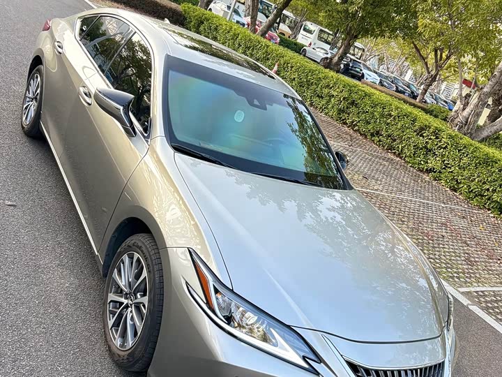 Фото 3 - Lexus ES