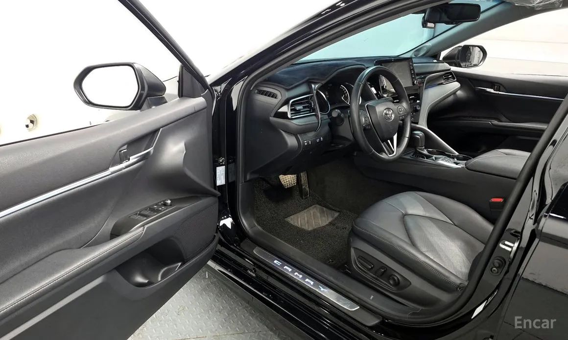 Фото 10 - Toyota Camry