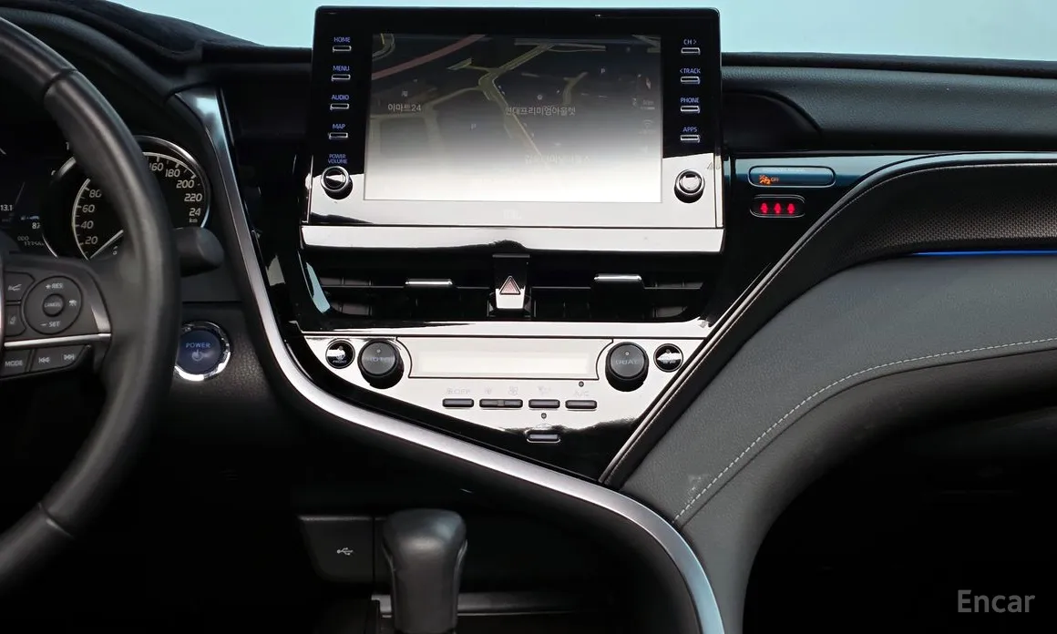 Фото 14 - Toyota Camry