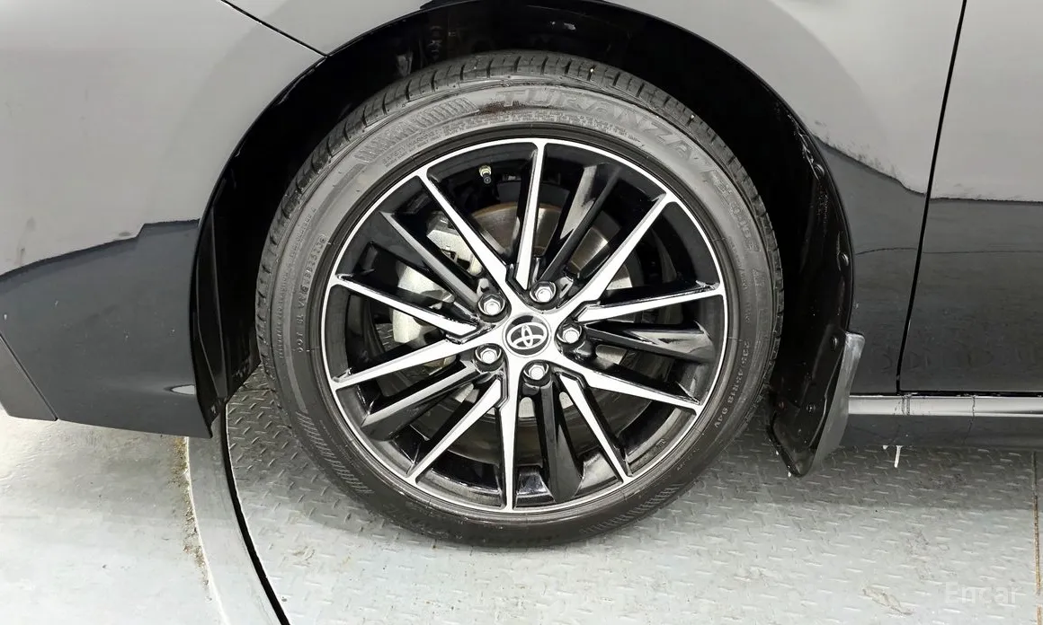 Фото 5 - Toyota Camry