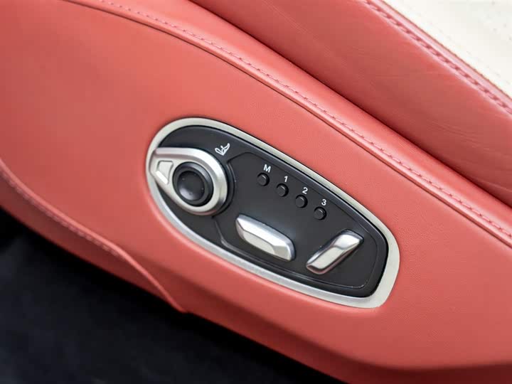 Фото 9 - Aston Martin DBX