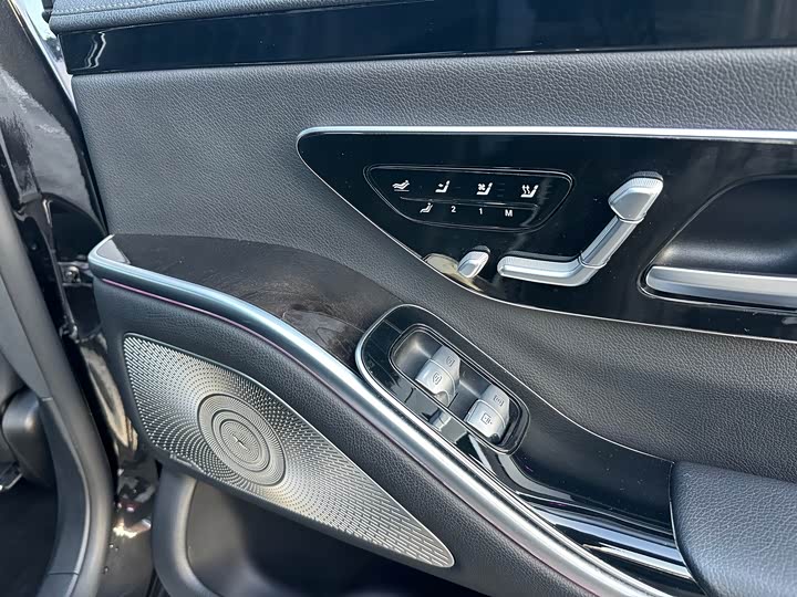 Фото 9 - Mercedes-Benz S-Class