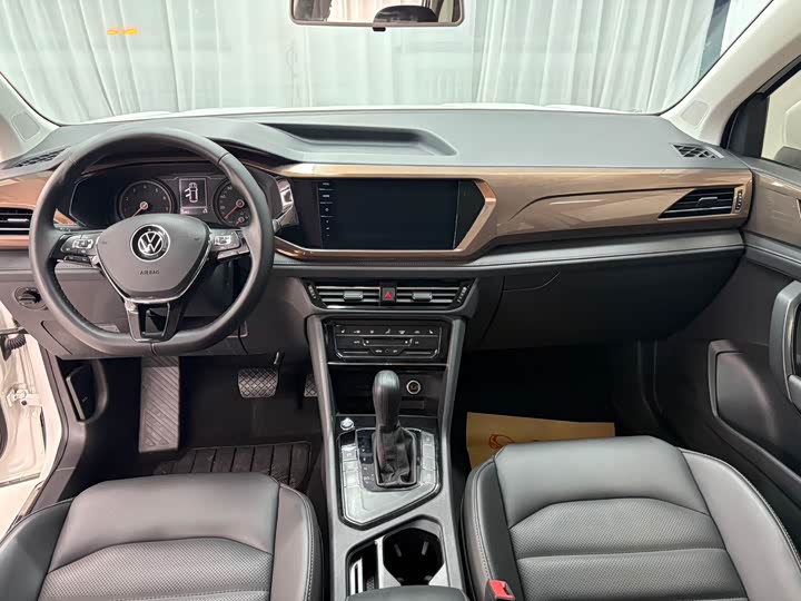 Фото 9 - Volkswagen Tharu