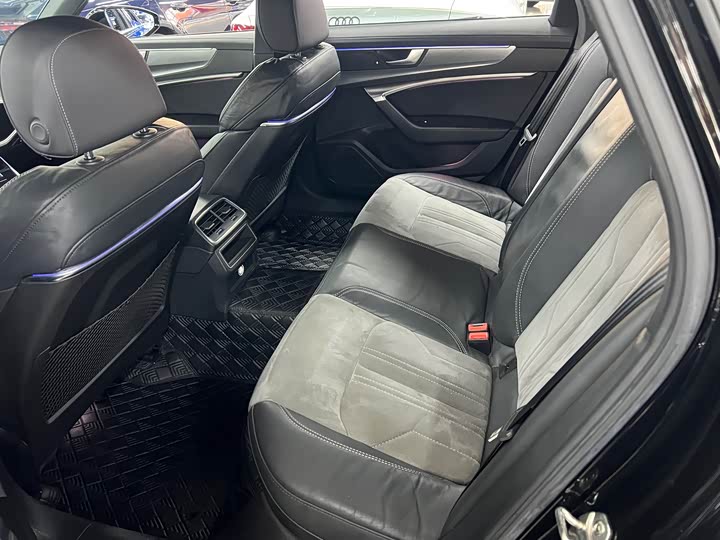 Фото 5 - Audi A6L