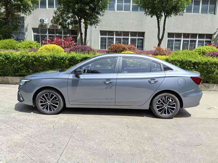 Фото 3 - Roewe i5