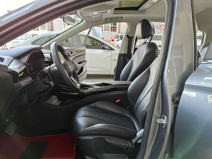 Фото 8 - Roewe i5