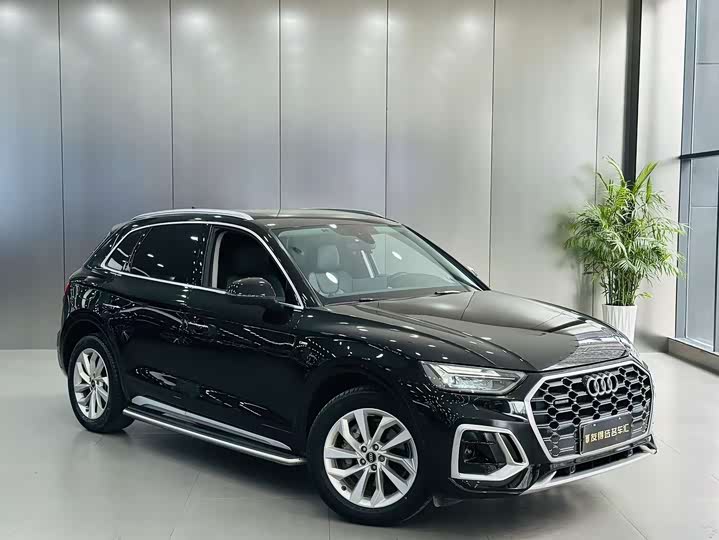 Фото 2 - Audi Q5L