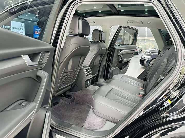 Фото 6 - Audi Q5L