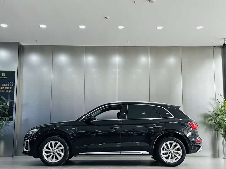 Фото 8 - Audi Q5L