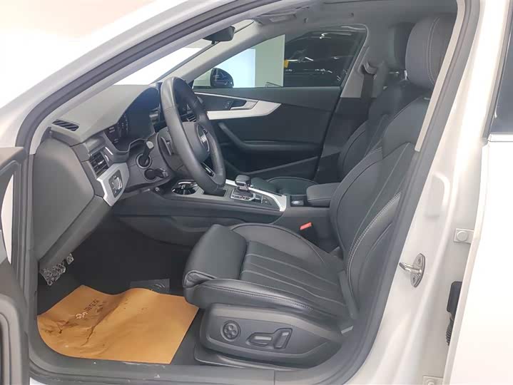 Фото 9 - Audi A4L