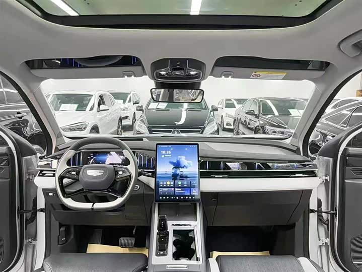 Фото 5 - Geely Atlas L