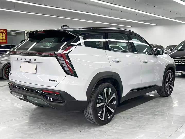 Фото 7 - Geely Atlas L