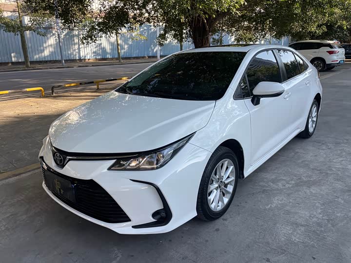 Фото 1 - Toyota Corolla