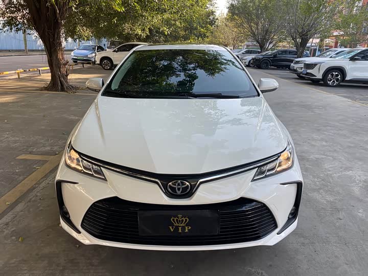 Фото 2 - Toyota Corolla