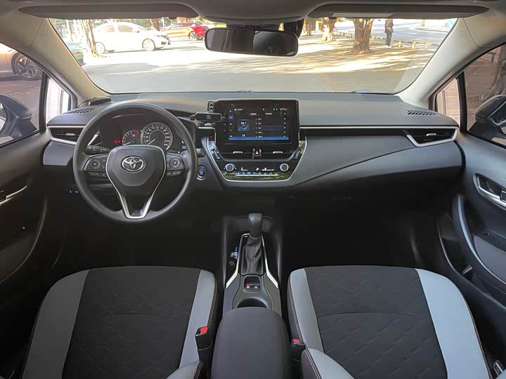 Фото 4 - Toyota Corolla