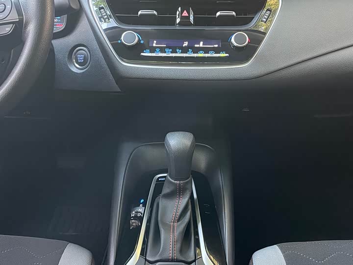 Фото 8 - Toyota Corolla