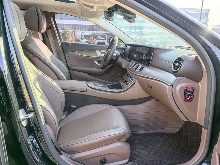 Фото 5 - Mercedes-Benz E-Class