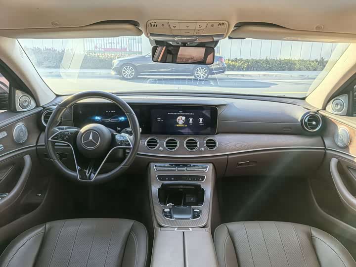 Фото 6 - Mercedes-Benz E-Class