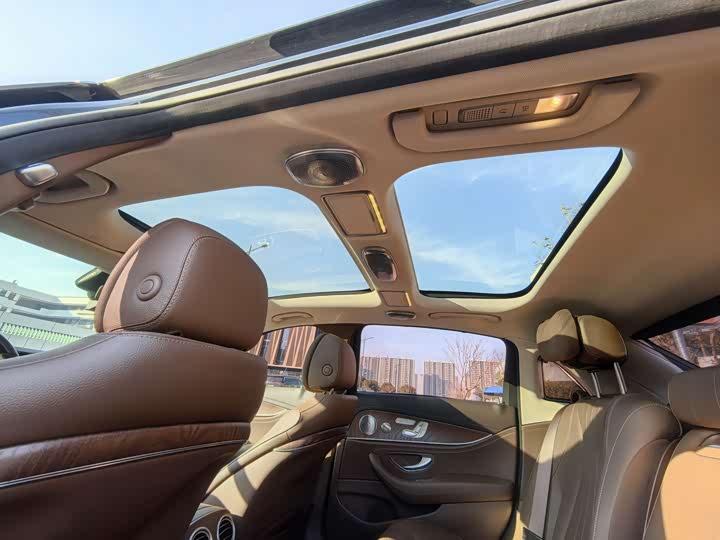 Фото 7 - Mercedes-Benz E-Class