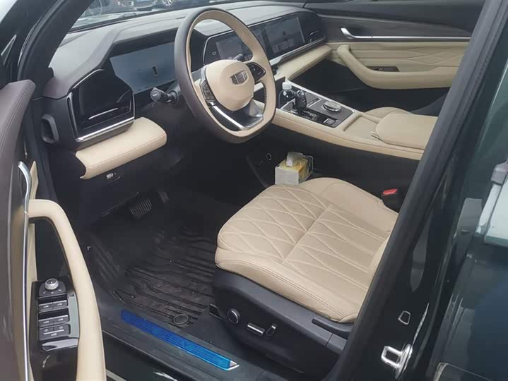 Фото 9 - Geely Monjaro