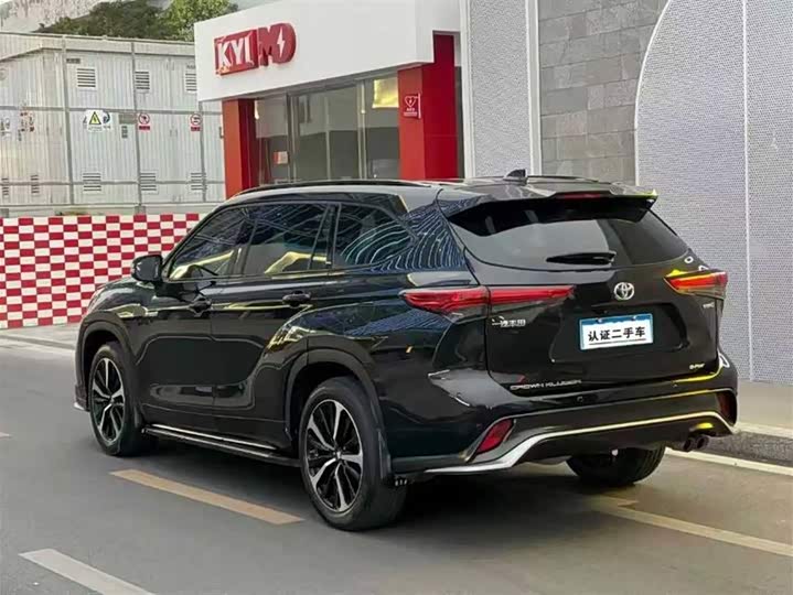 Фото 3 - Toyota Crown Kluger