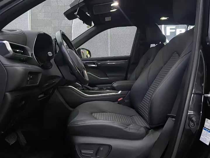 Фото 4 - Toyota Crown Kluger